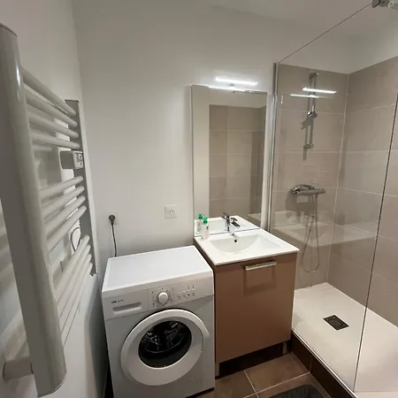 Apartment T2 Haussmannien Renove Avec Charme Et Modernite *
