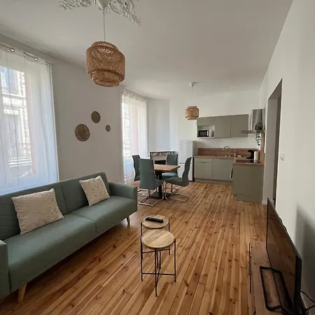 T2 Haussmannien Renove Avec Charme Et Modernite Apartment